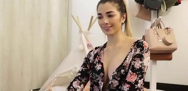  Alanna Gomez se masturbando e mostrando os seios na web